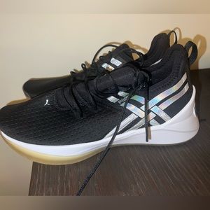 nwot puma sneakers